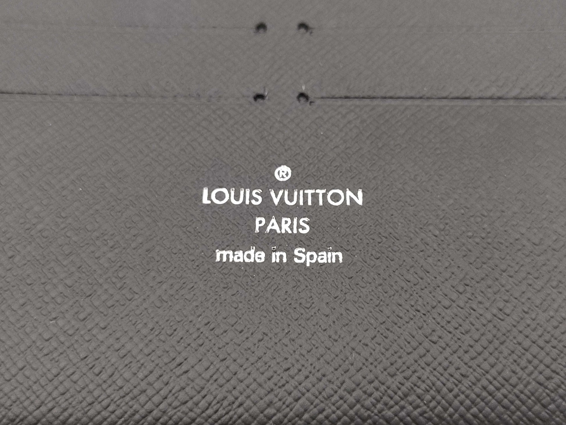 LOUIS VUITTON Taiga Zippy Organizer Wallet