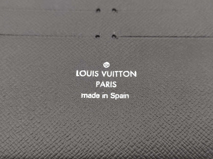LOUIS VUITTON Taiga Zippy Organizer Wallet