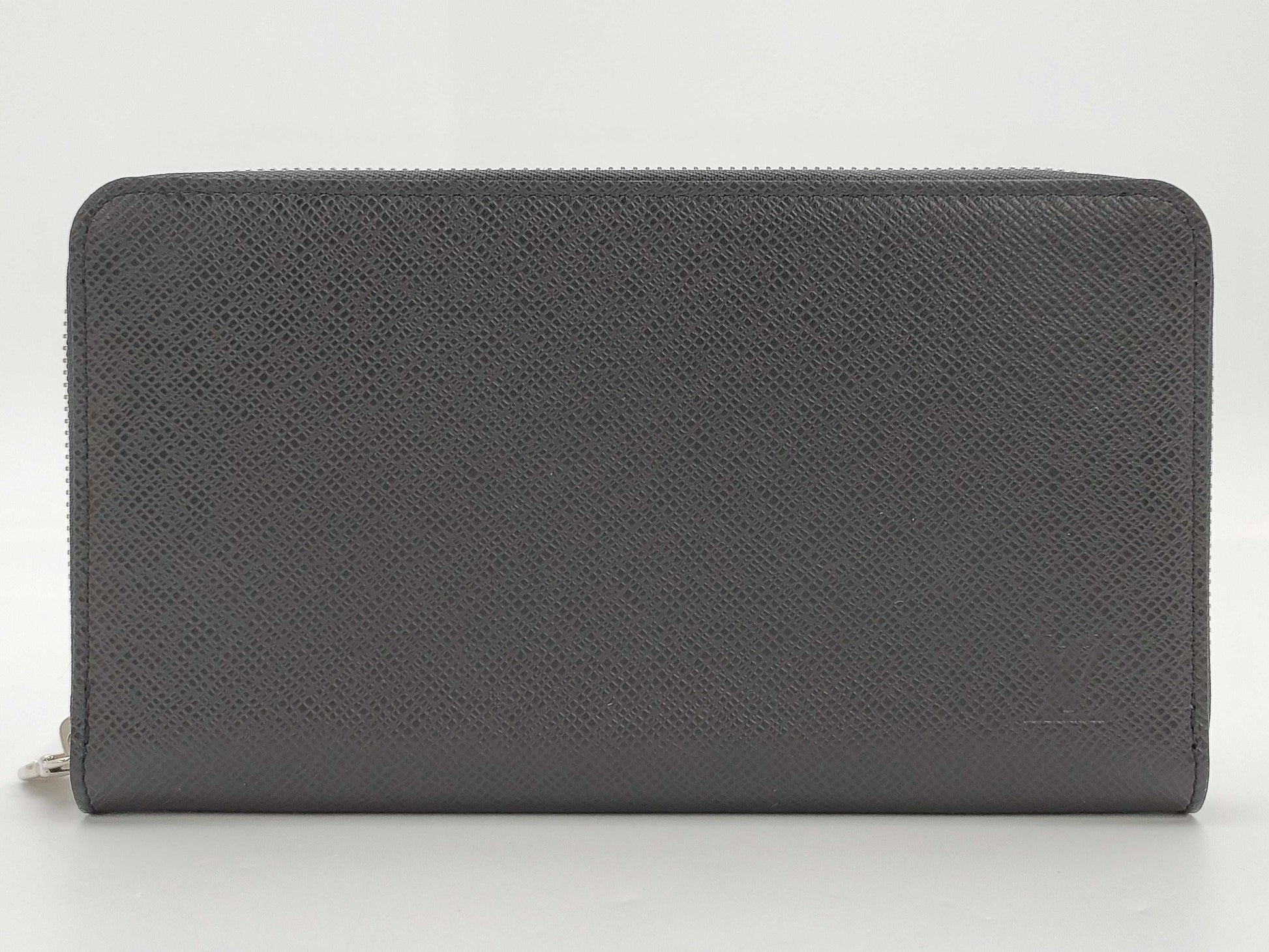 LOUIS VUITTON Taiga Zippy Organizer Wallet
