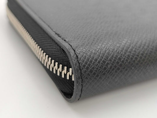 LOUIS VUITTON Taiga Zippy Organizer Wallet