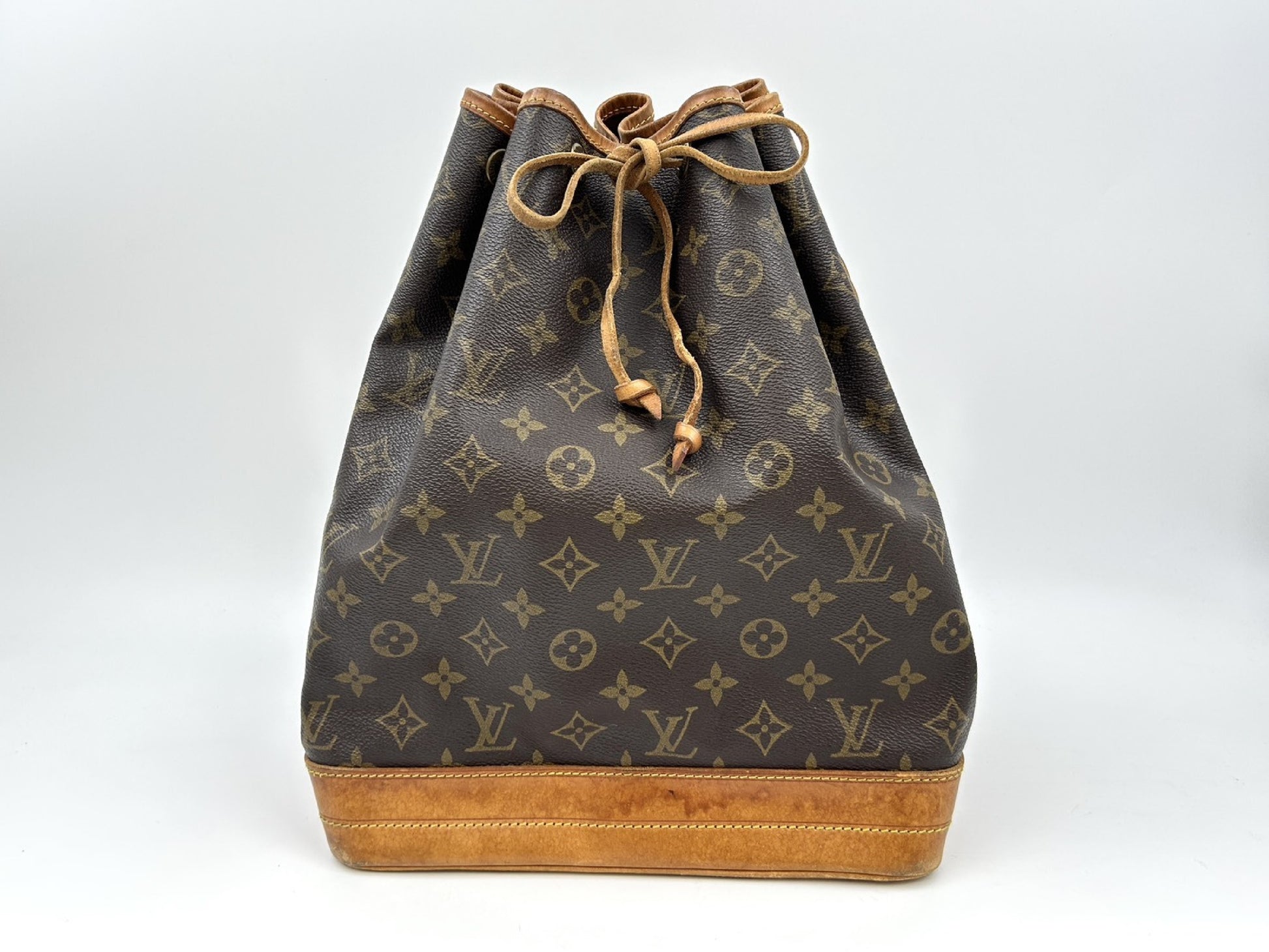 LOUIS VUITTON Monogram Petit Noe A2 884 Shoulder Bag