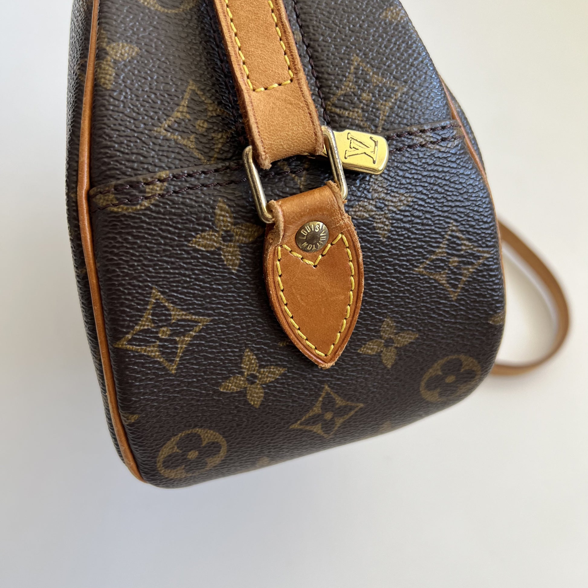 LOUIS VUITTON LOUIS VUITTON Louis Vuitton Blois Shoulder Bag Monogram Women's M51221 Monogram Leather Shoulder Bag Shoulder Bag
