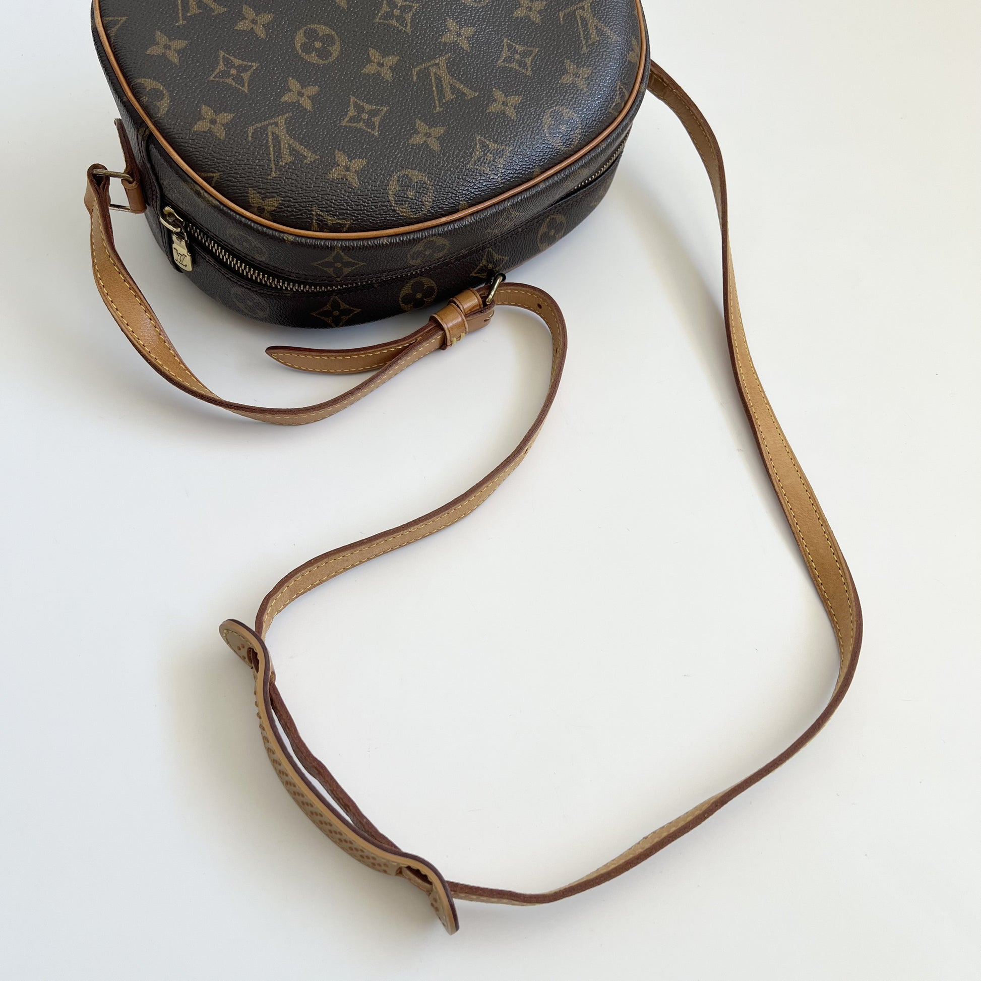 LOUIS VUITTON LOUIS VUITTON Louis Vuitton Blois Shoulder Bag Monogram Women's M51221 Monogram Leather Shoulder Bag Shoulder Bag