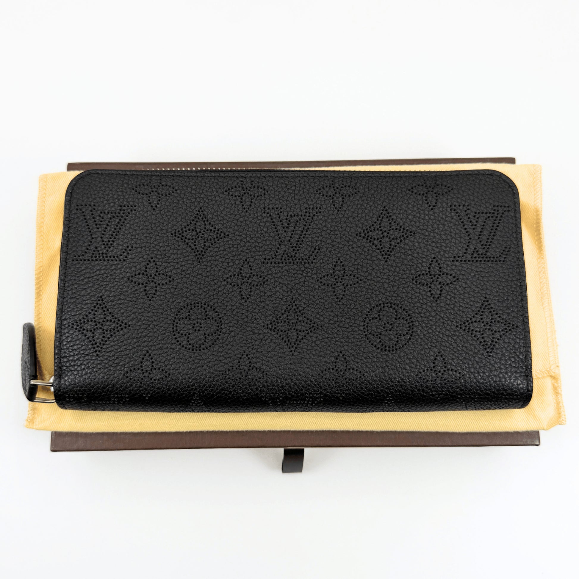 LOUIS VUITTON Mahina Zippy Wallet Noir Round Zip Wallet M61867 Wallet Box and Dust Bag Included