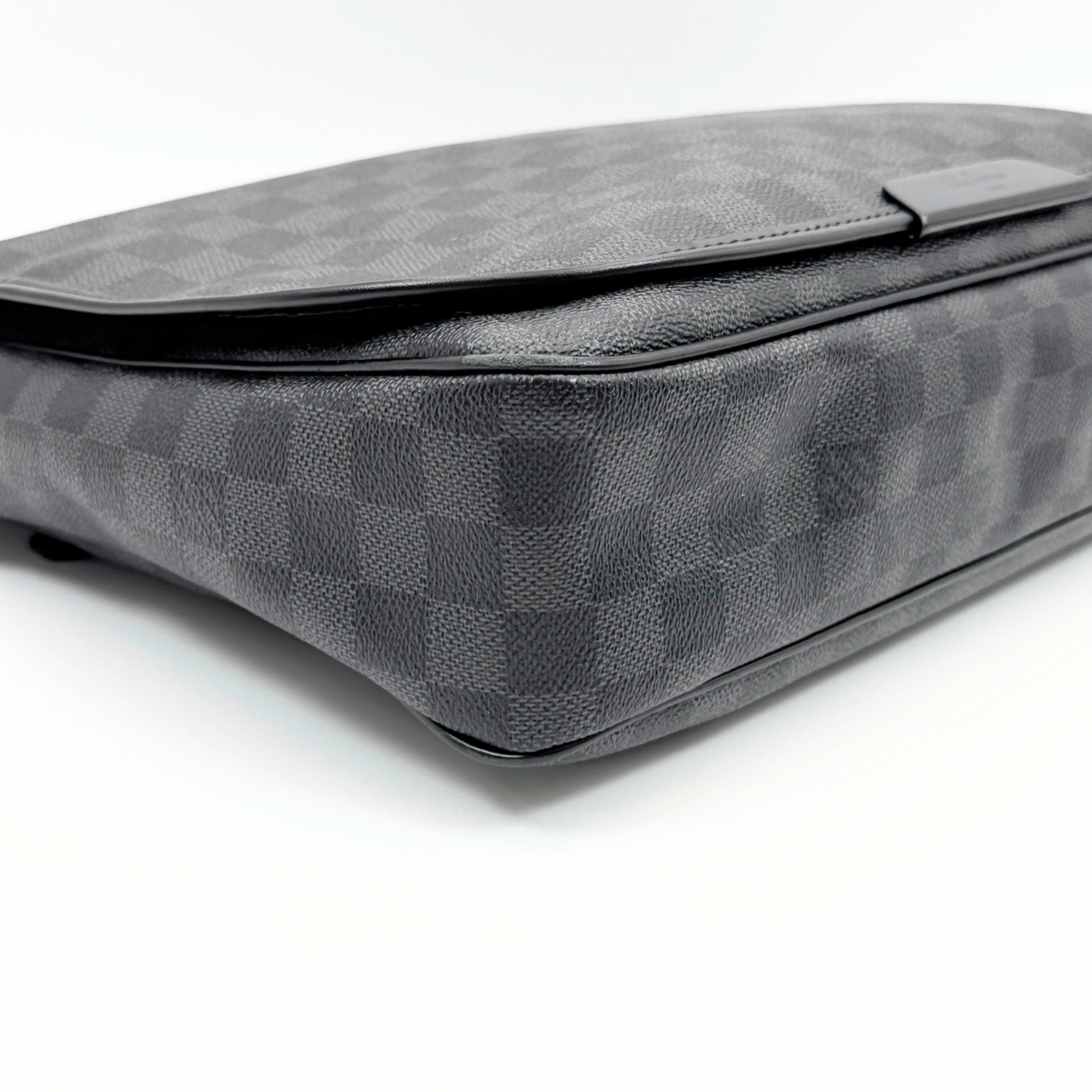 LOUIS VUITTON Daniel MM Damier Graphite N58029 Shoulder Bag