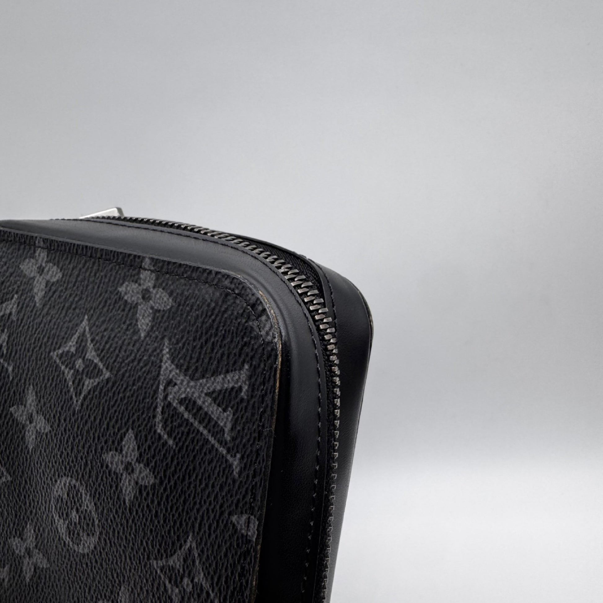 LOUIS VUITTON Zippy XL Wallet, 22 x 12 x 5 cm, Black/Grey, Model Number M61698, No Accessories Included