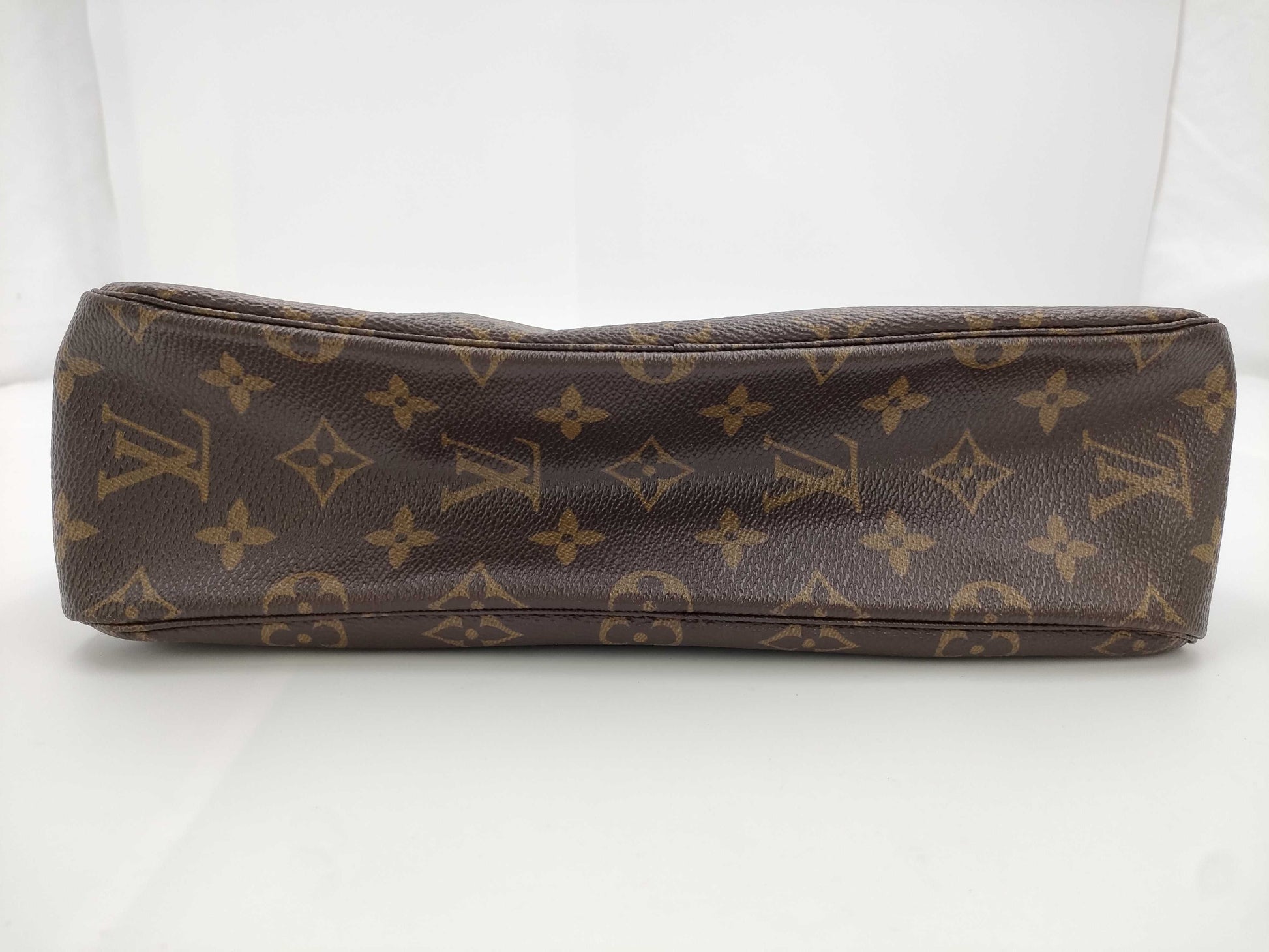LOUIS VUITTON Monogram Truth Wallet Cosmetic Pouch
