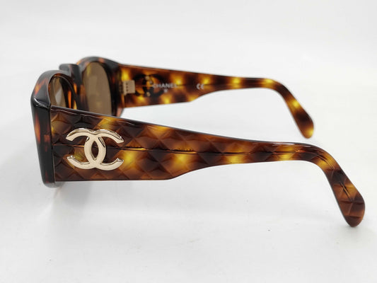 CHANEL Matelasse Coco Mark Tortoiseshell Sunglasses with Case