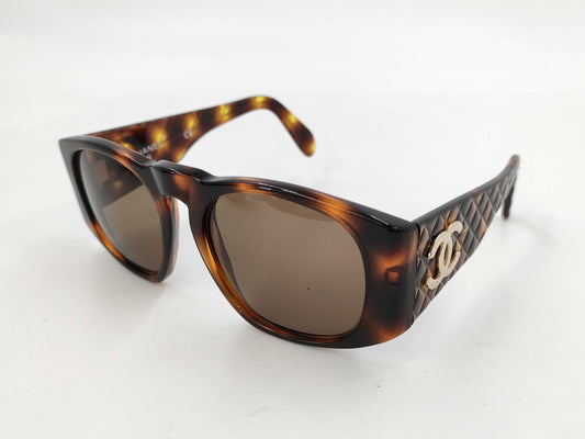 CHANEL Matelasse Coco Mark Tortoiseshell Sunglasses with Case