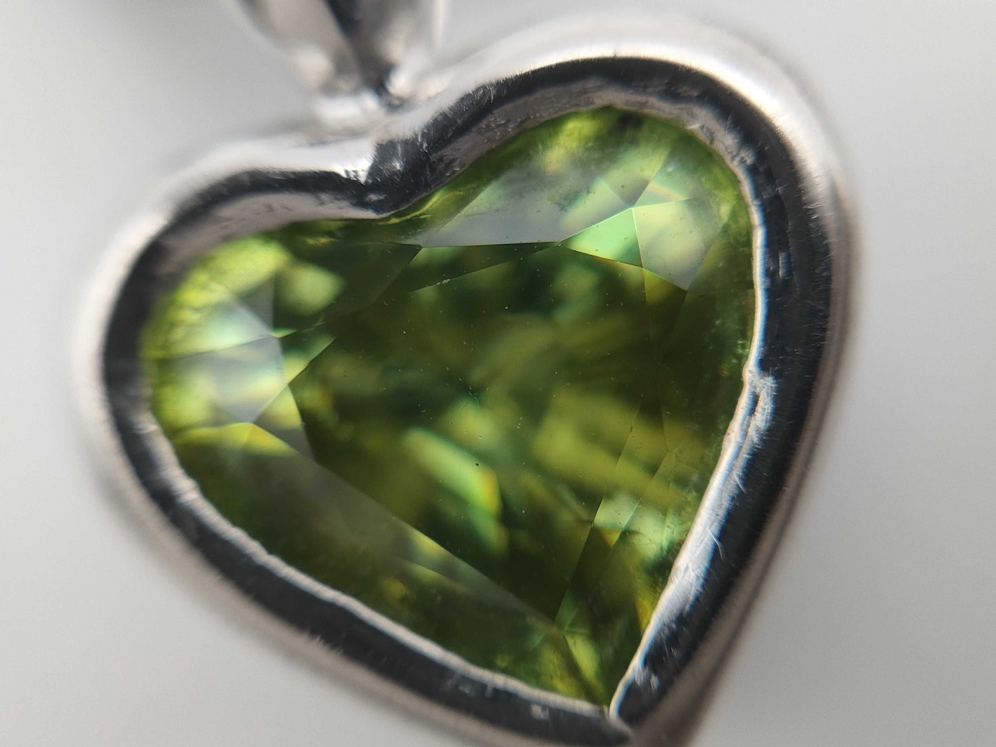 Sphene 3.428ct PT900/850 13.8g Necklace 