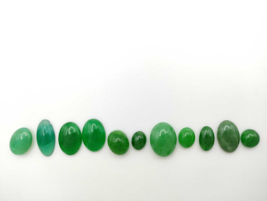 Jade 2.668/3.665/8.581ct Chalcedony 6.135ct Chrysoprase 7.686ct Quartzite 7.541/14.341ct Colored stone 4.304/3.575/16.890ct Colored stone / loose