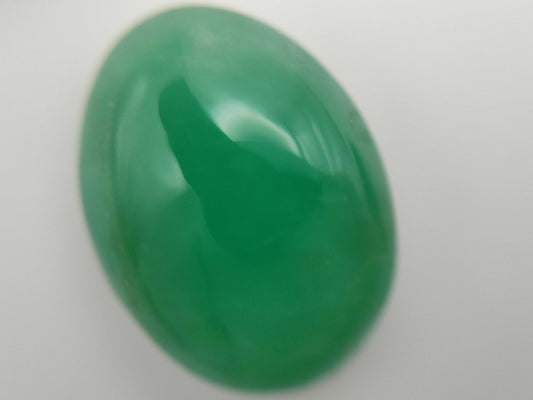 Jade 2.668/3.665/8.581ct Chalcedony 6.135ct Chrysoprase 7.686ct Quartzite 7.541/14.341ct Colored stone 4.304/3.575/16.890ct Colored stone / loose