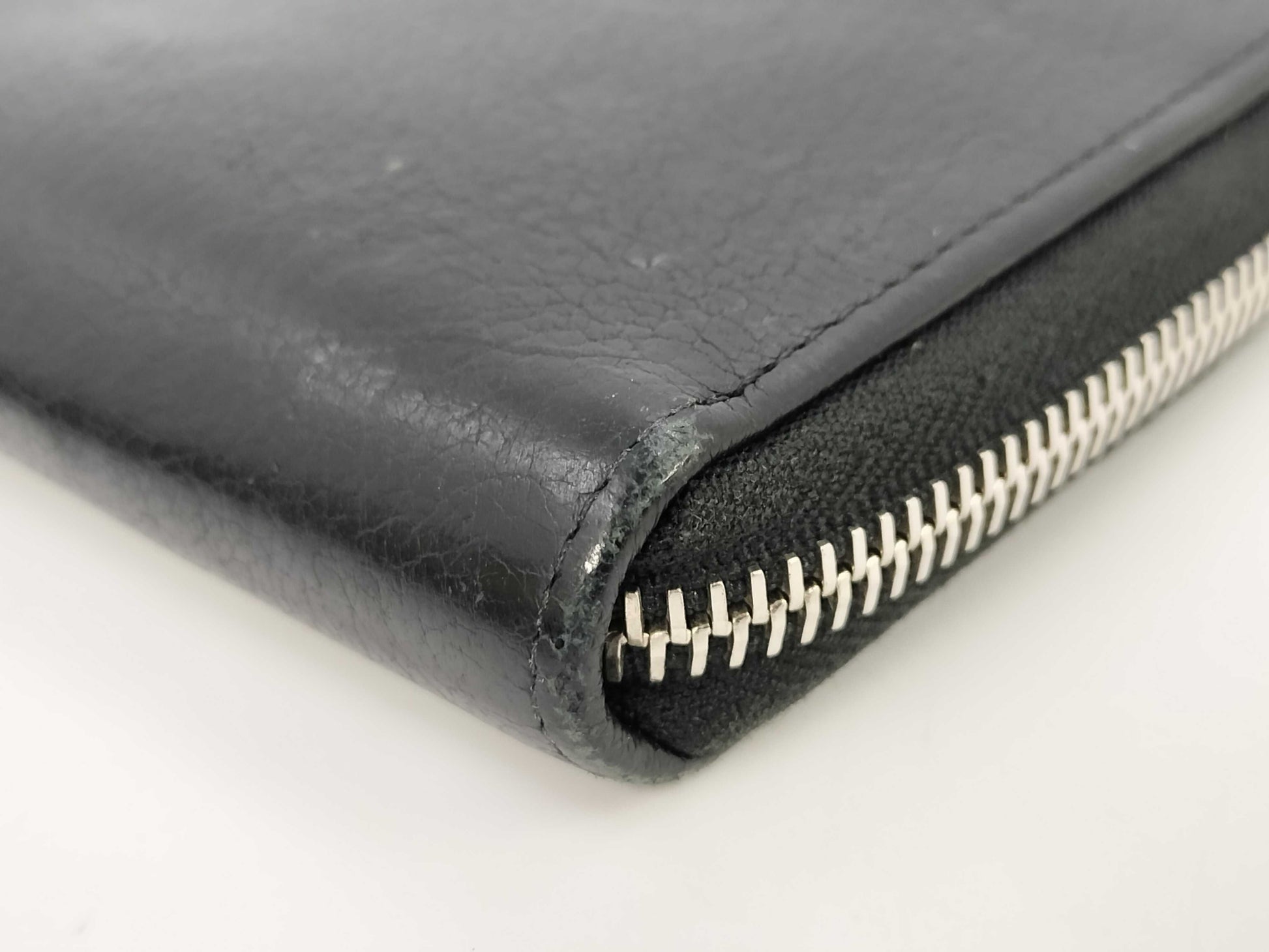 CHANEL CHANEL Coco Mark Round Zip Wallet