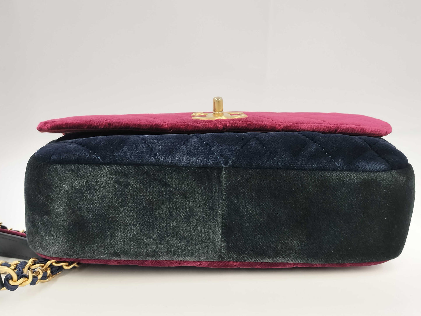 CHANEL CHANEL Matelasse Velvet Shoulder Bag