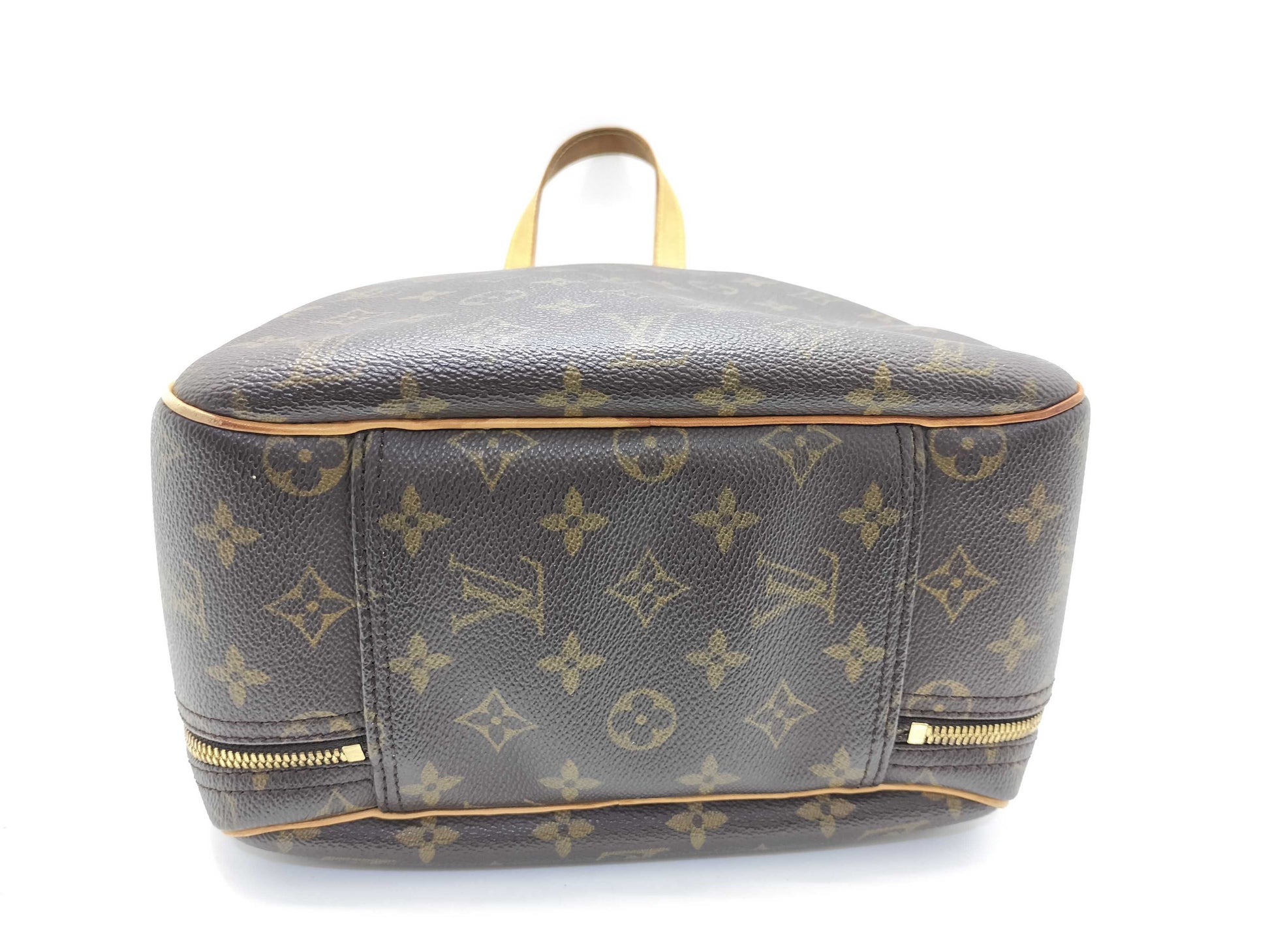 LOUIS VUITTON Monogram LOUIS VUITTON Monogram Excursion Handbag
