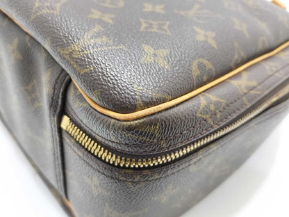 LOUIS VUITTON Monogram LOUIS VUITTON Monogram Excursion Handbag
