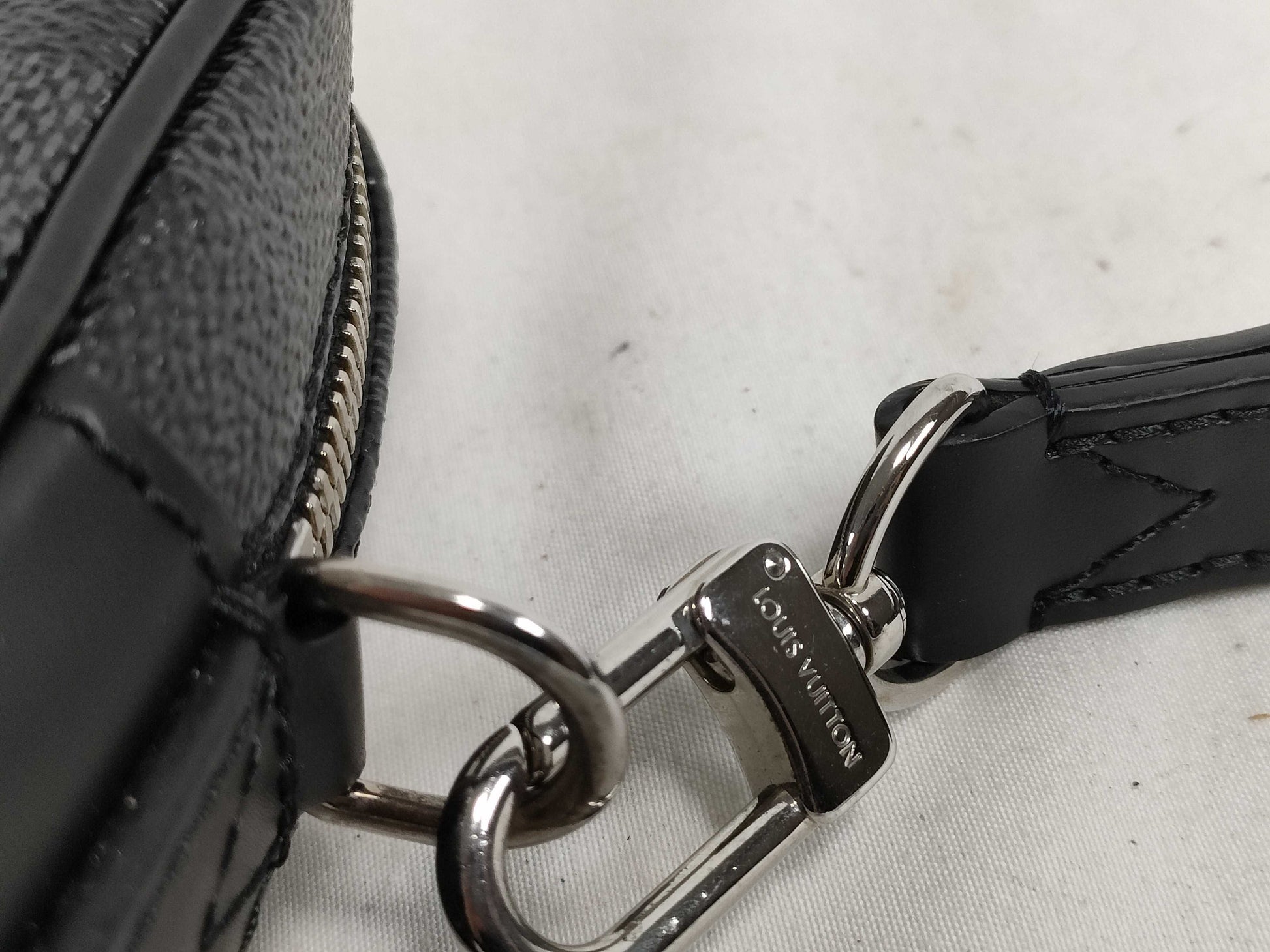 LOUIS VUITTON Damier Graffit LV Damier Graffit Kasai N41664 SR1129 Second Bag