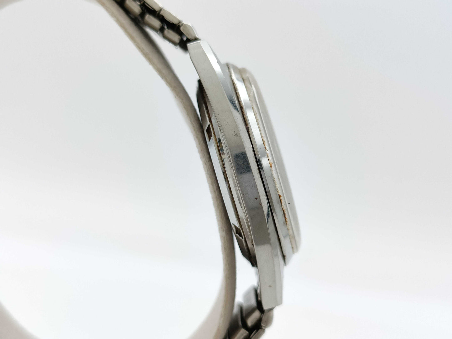 1611 Manual winding non-moving ladies' watch