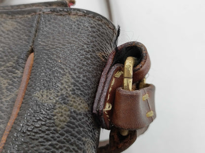 LOUIS VUITTON shoulder bag