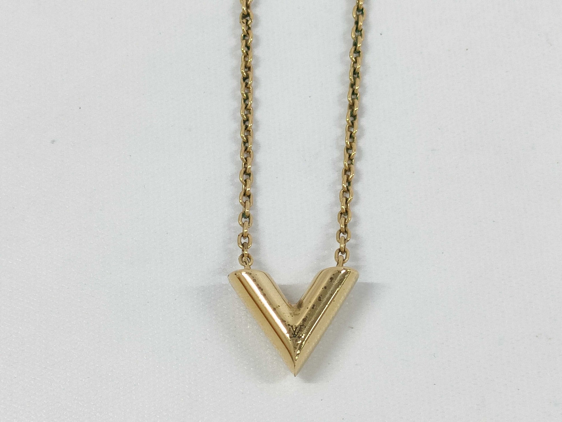 LOUIS VUITTON Essential V Necklace M61083 Necklace