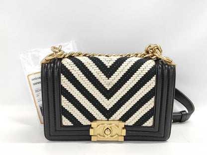 CHANEL [CHANEL] V-Stitch Boy Chanel Shoulder Bag No. 23 Leather Black and White with Gold Hardware Shoulder Bag
