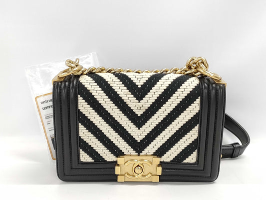 CHANEL [CHANEL] V-Stitch Boy Chanel Shoulder Bag No. 23 Leather Black and White with Gold Hardware Shoulder Bag