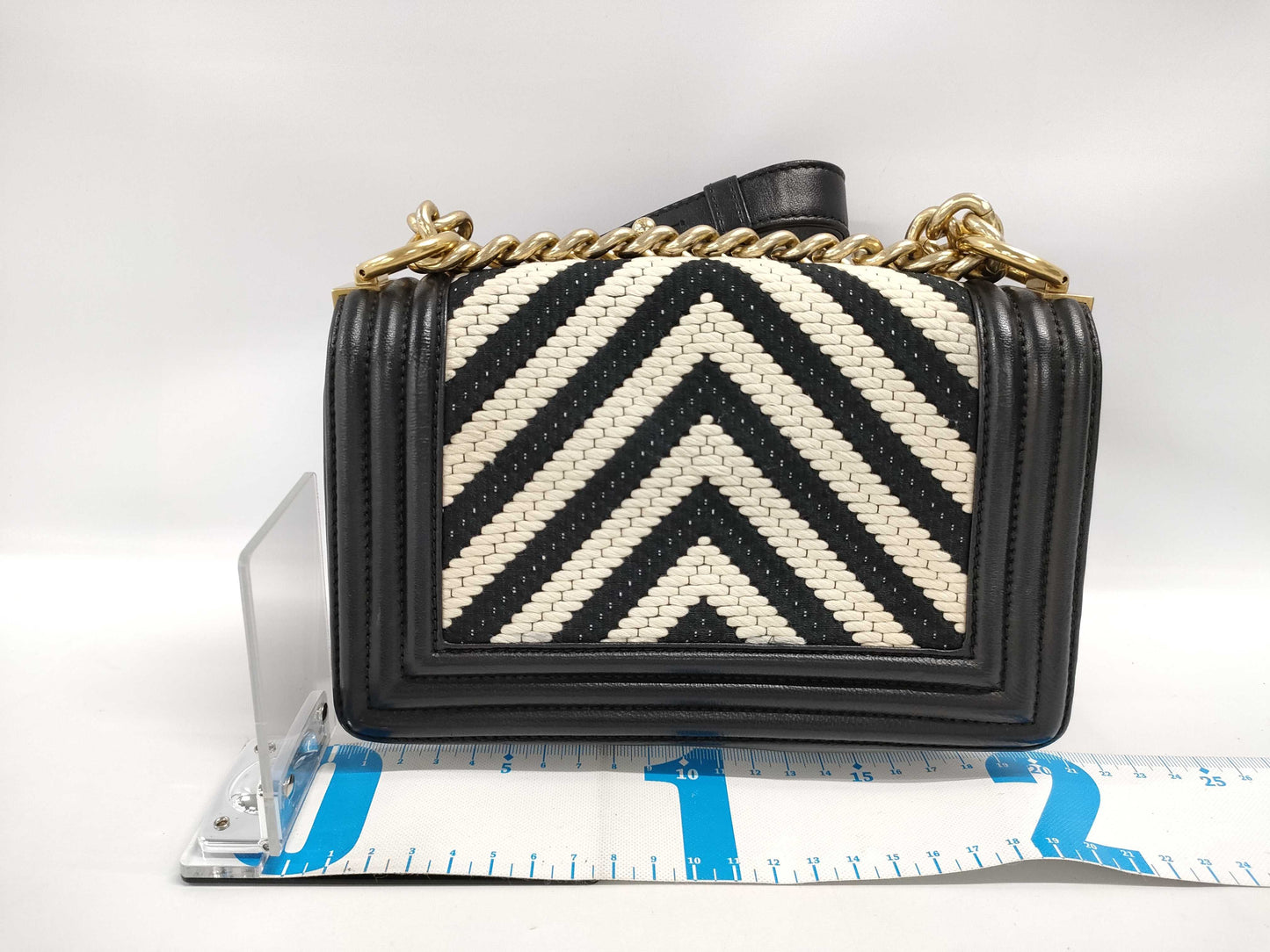 CHANEL [CHANEL] V-Stitch Boy Chanel Shoulder Bag No. 23 Leather Black and White with Gold Hardware Shoulder Bag