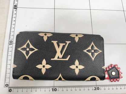 LOUIS VUITTON LV LV Crafty Unplanted Zippy Wallet M69698 SP3250 Wallet
