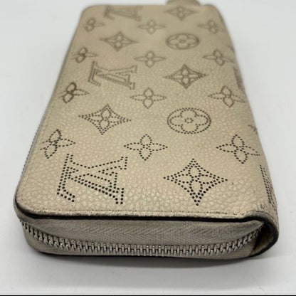 LOUIS VUITTON Louis Vuitton Mahina M61869 Zippy Wallet TN0136 Wallet