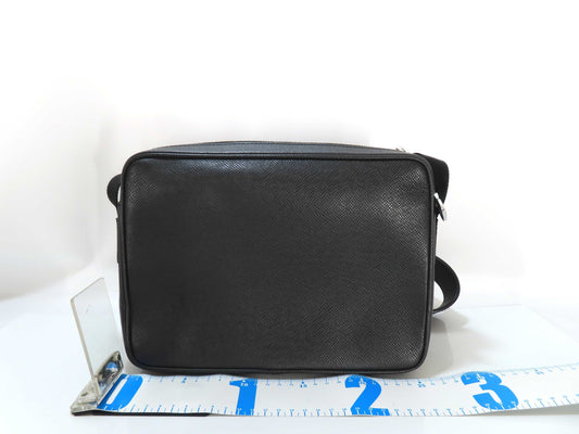 LOUIS VUITTON Taiga LV Tiger Outdoor Messenger M33435 FO1149 Shoulder Bag