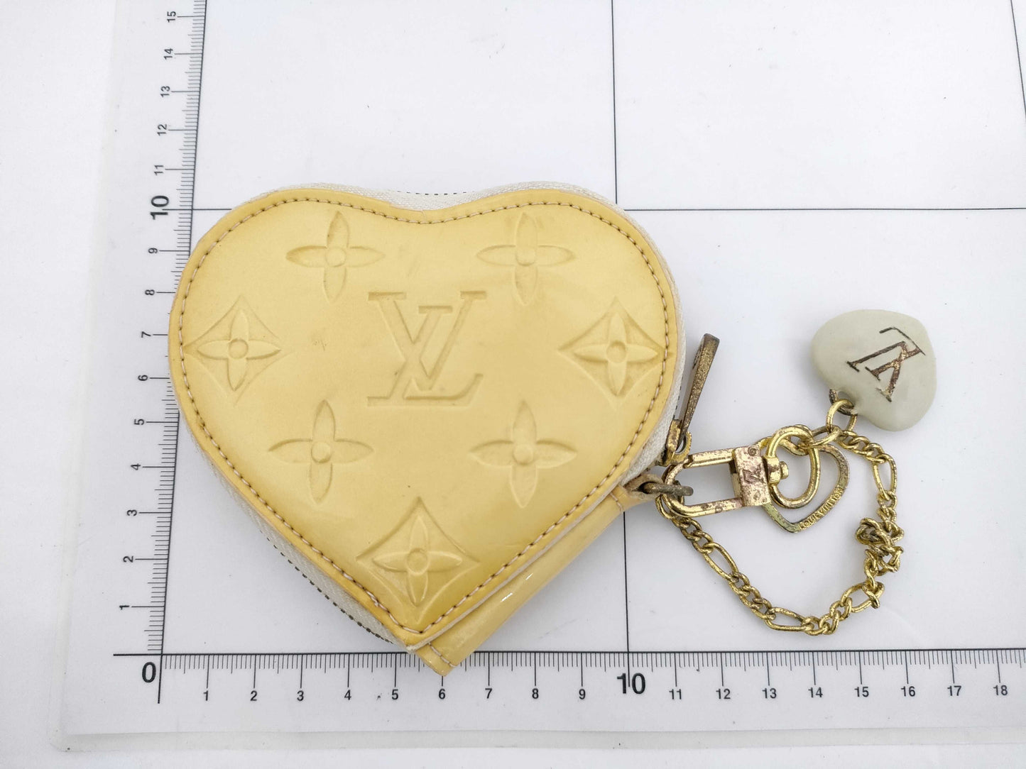 LOUIS VUITTON Vernis Louis Vuitton Vernis Porte Monnaie Coeur M91918 Coin Case