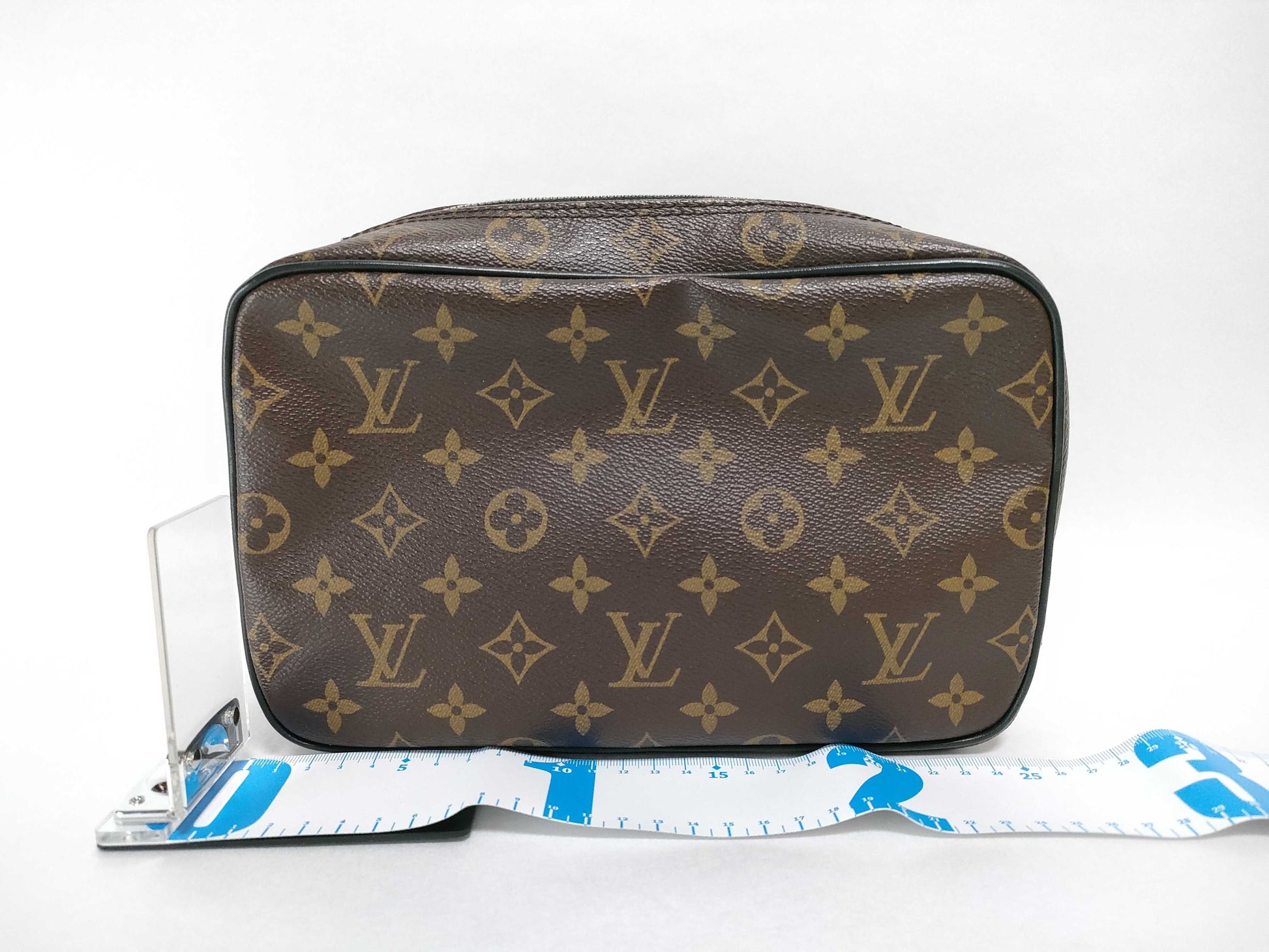 LOUIS VUITTON Monogram Louis Vuitton Monogram MacArthur Truth Wallet 24 Pouch