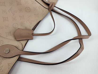 LOUIS VUITTON Mahina Hina MM/Monogram Mahina / M53140/DR0178 Tote Bag