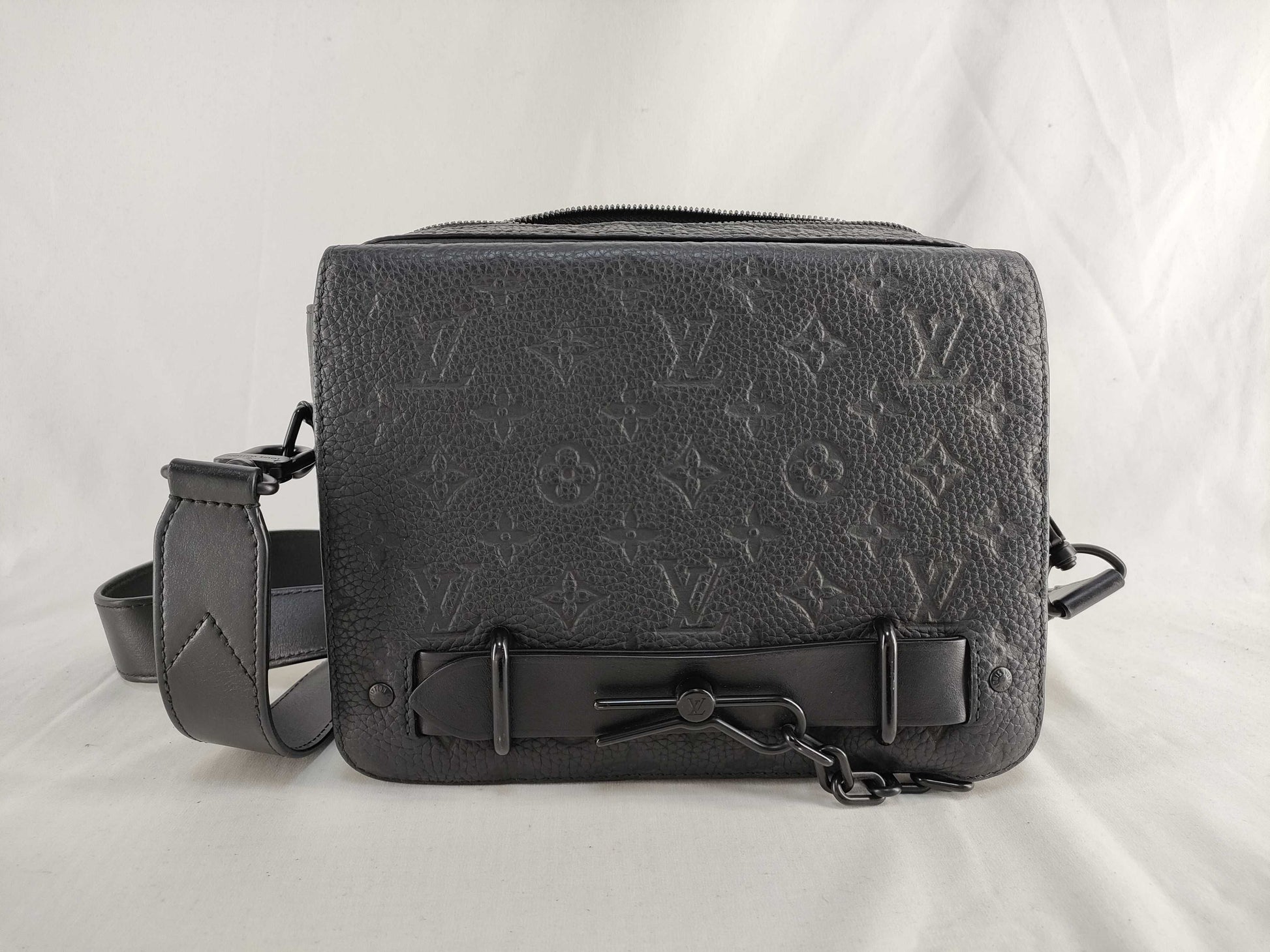 LOUIS VUITTON Monogram Unplanted Louis Vuitton Message Shoulder Bag Shoulder Bag