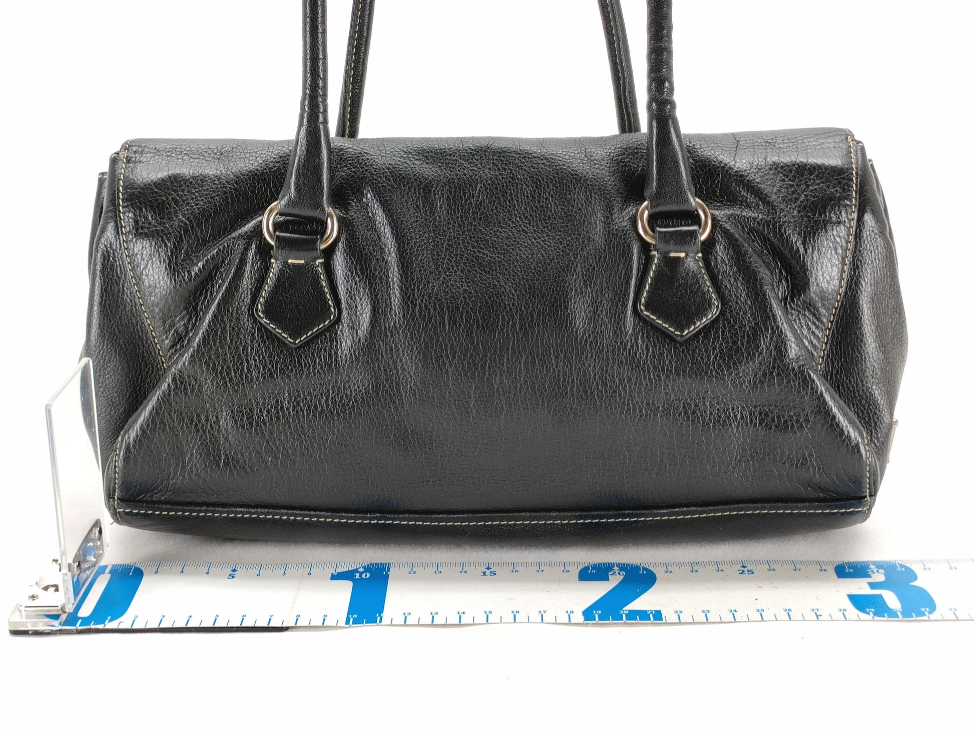 PRADA Prada handbag with hardware and leather.