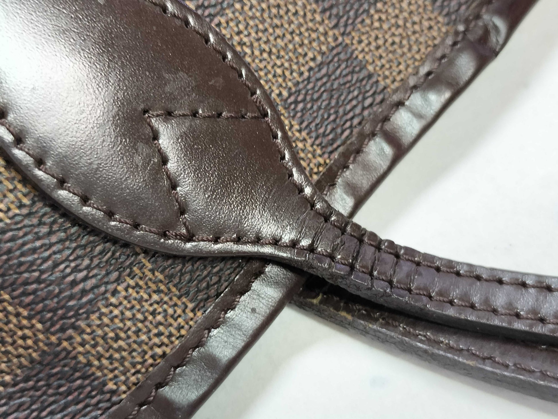 LOUIS VUITTON Damier LOUIS VUITTON Louis Vuitton Neverful Damier Tote Bag