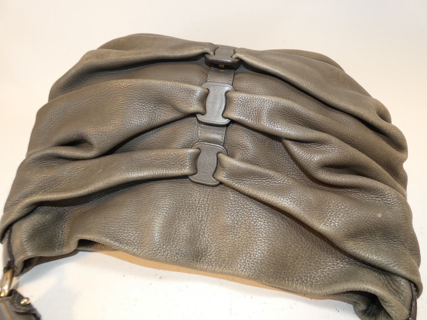Salvatore Ferragamo Vara Leather One-Hand One-Shoulder Handbag