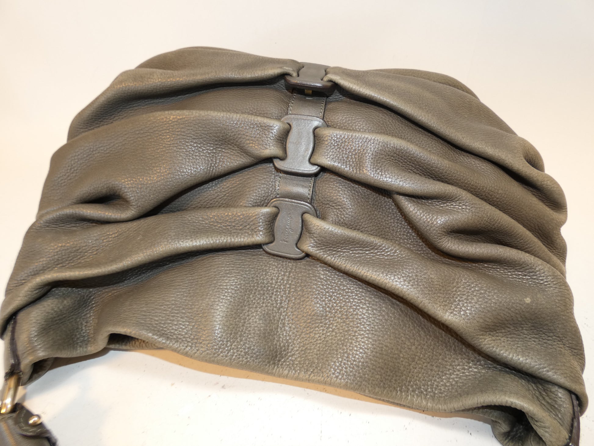 Salvatore Ferragamo Vara Leather One-Hand One-Shoulder Handbag
