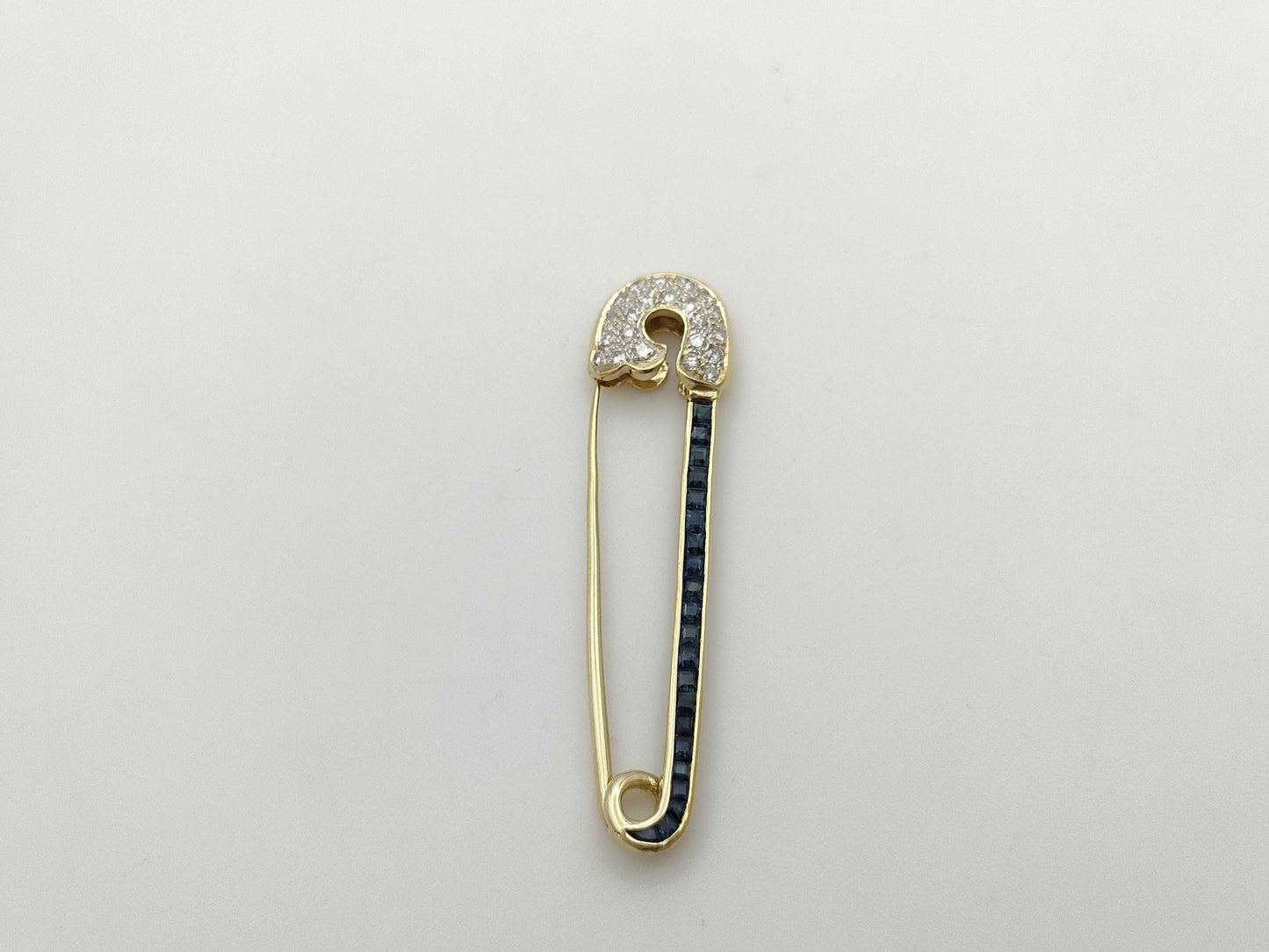 Sapphire Diamond 750 3.5g Brooch 