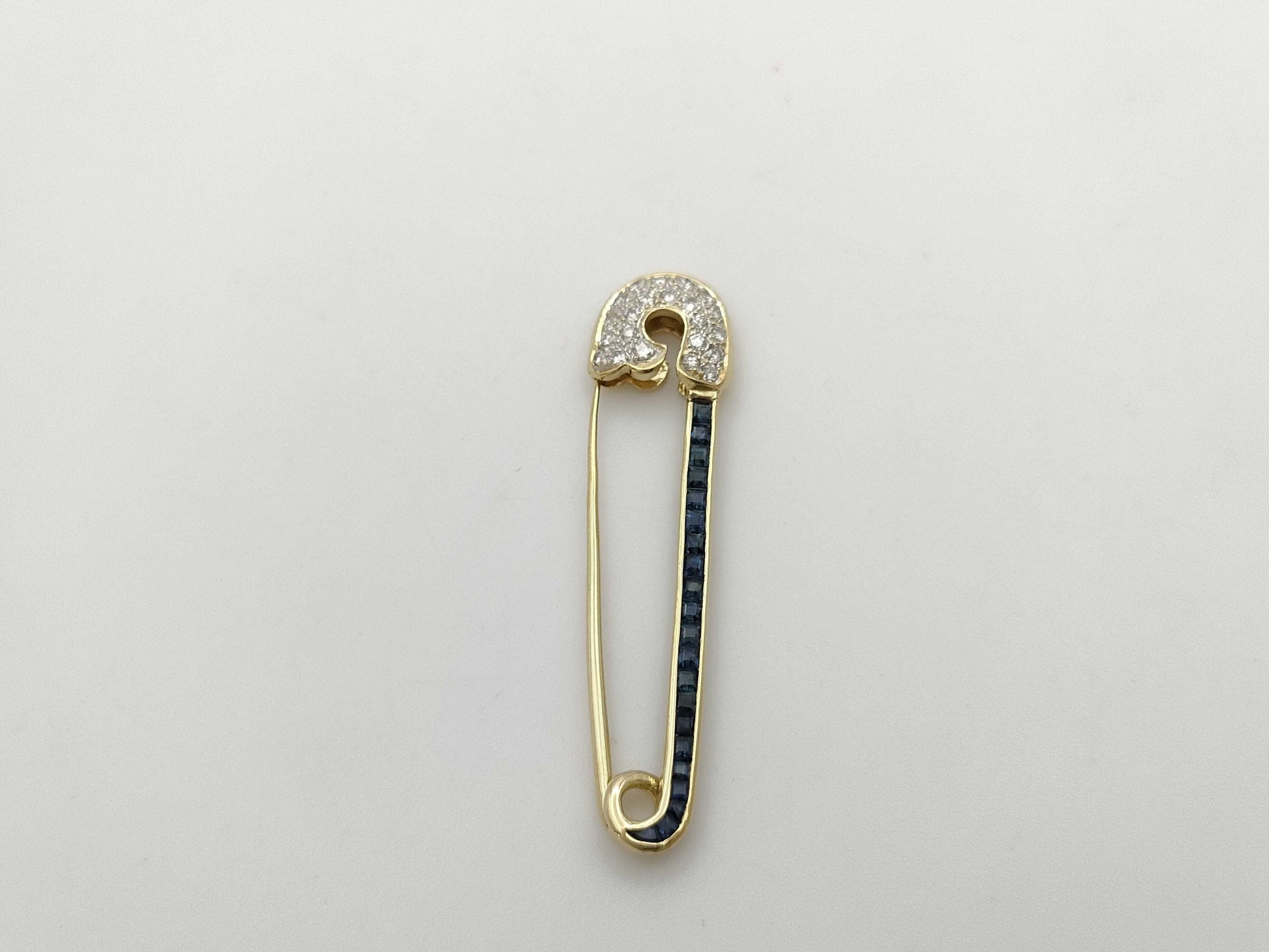 Sapphire Diamond 750 3.5g Brooch 