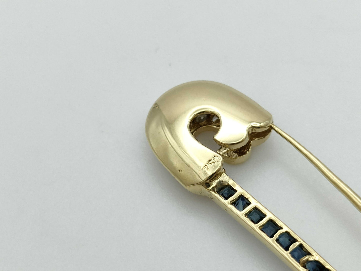 Sapphire Diamond 750 3.5g Brooch 