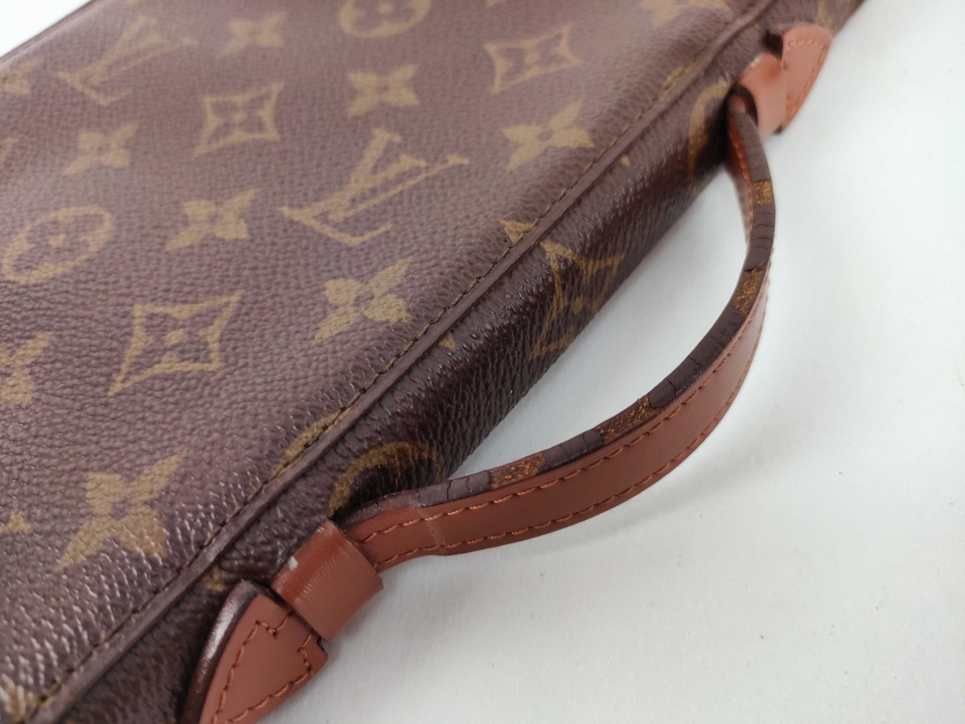 LOUIS VUITTON Monogram Escapade Organizer Second Bag