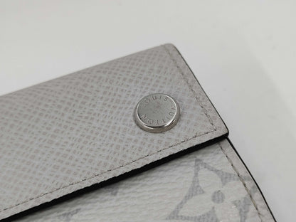 LOUIS VUITTON Taiga Rama Discovery Compact Wallet M67621 UB1189 Wallet