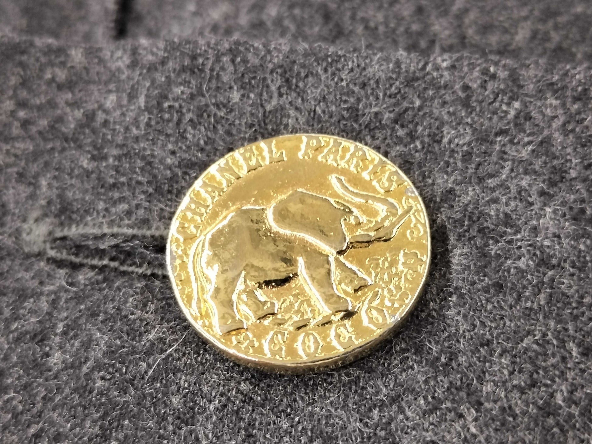 CHANEL Gray Size 36 Women's Pants