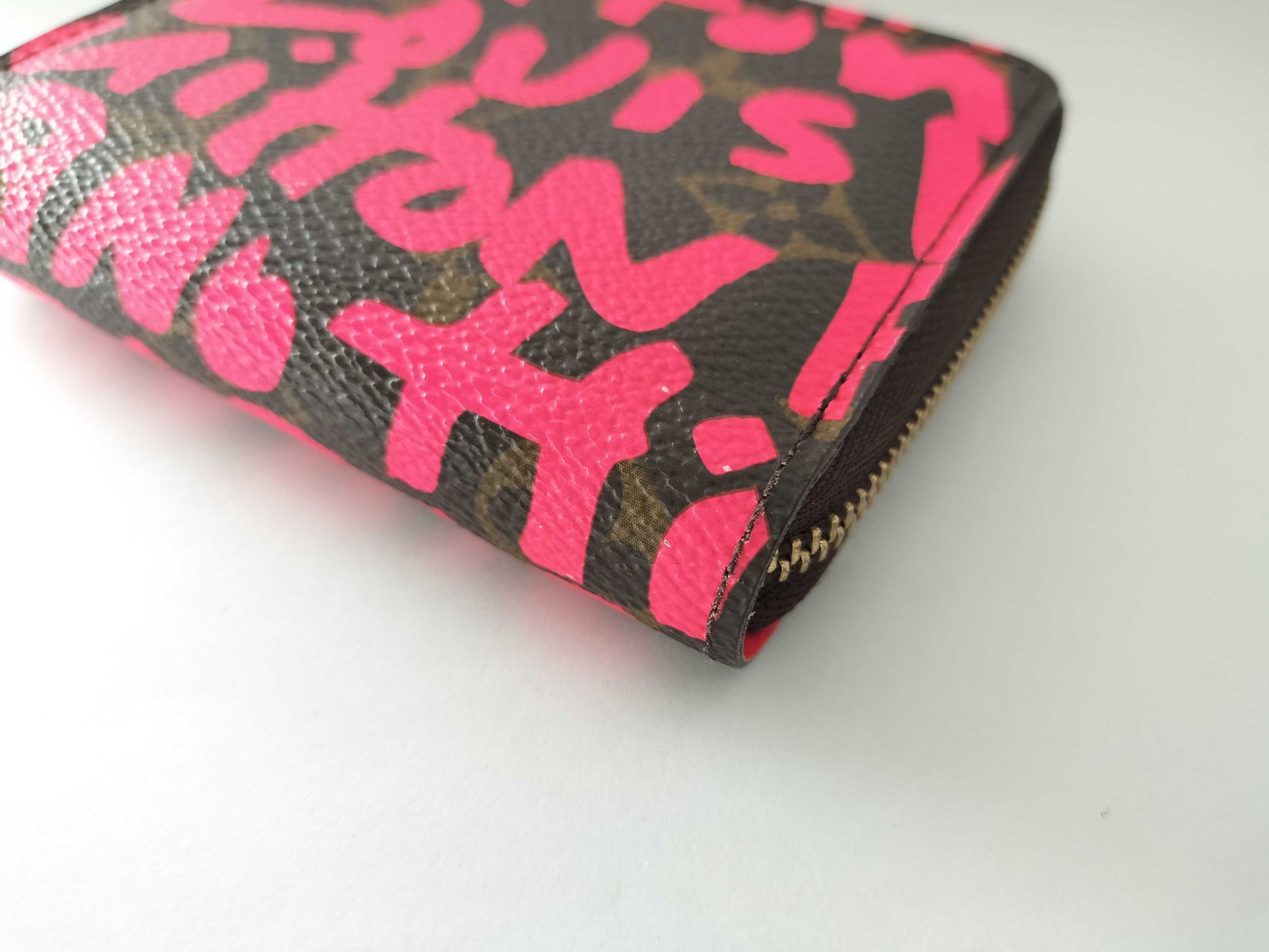 LOUIS VUITTON Monogram Graffiti Zippy Coin Purse Monogram Graffiti Fuchsia M93707 Wallet