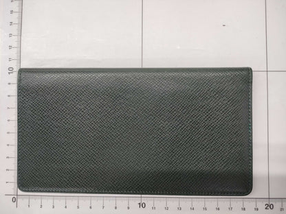 LOUIS VUITTON Taiga Long Wallet