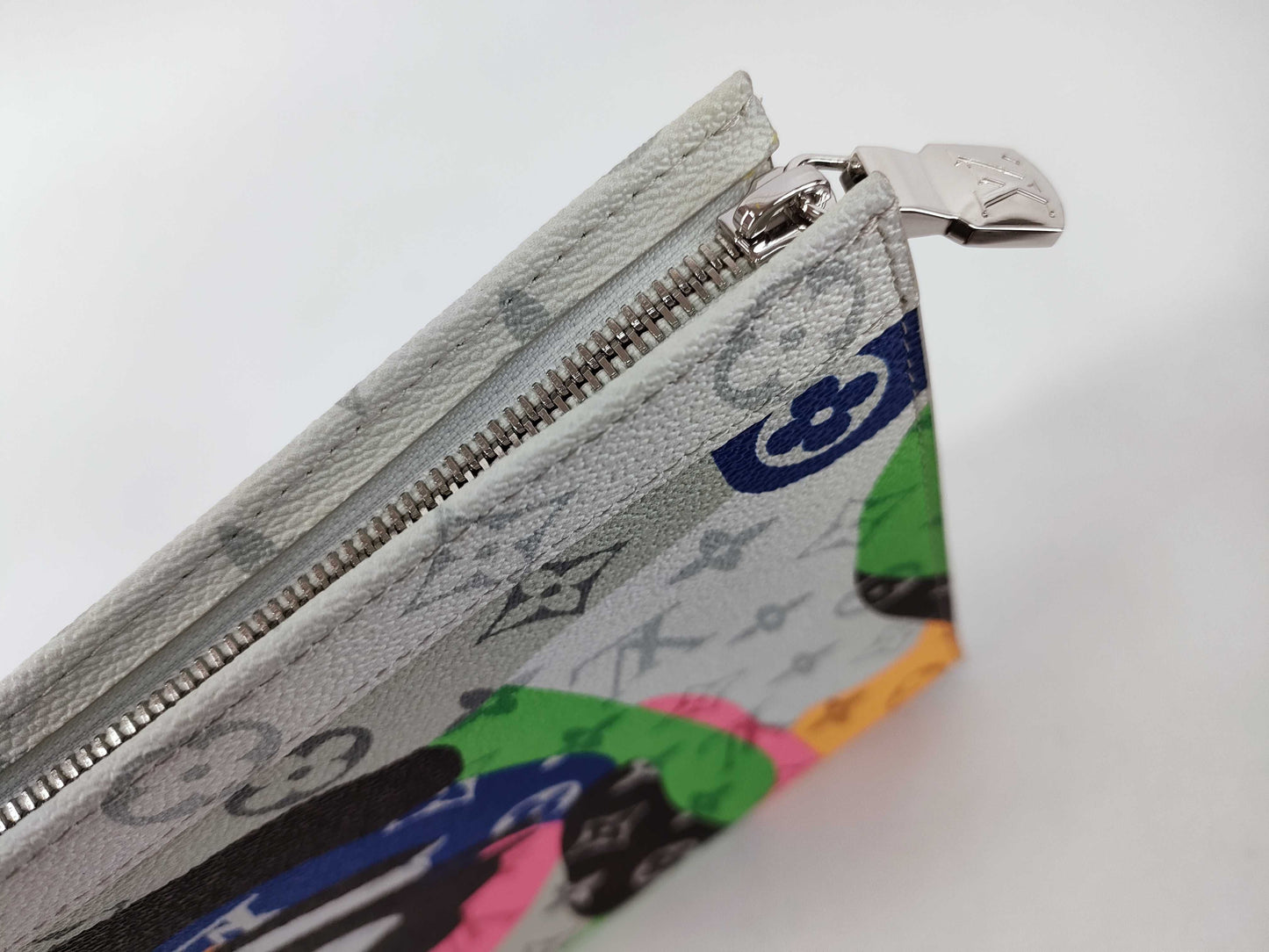 LOUIS VUITTON Monogram Louis Vuitton Pochette Voyage MM LV Portrait Monogram Leather Clutch Bag M82589