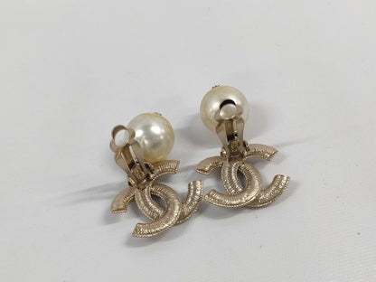CHANEL CHANEL Earrings Pearl Coco Mark Swing B16P Earrings