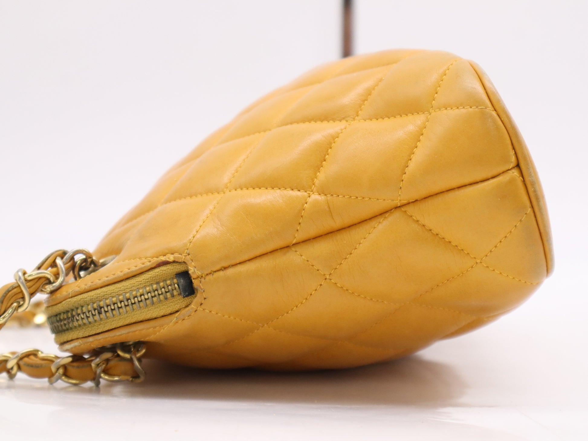 CHANEL Matlasse Chain Shoulder Bag with Card Serial Blur Shoulder Bag