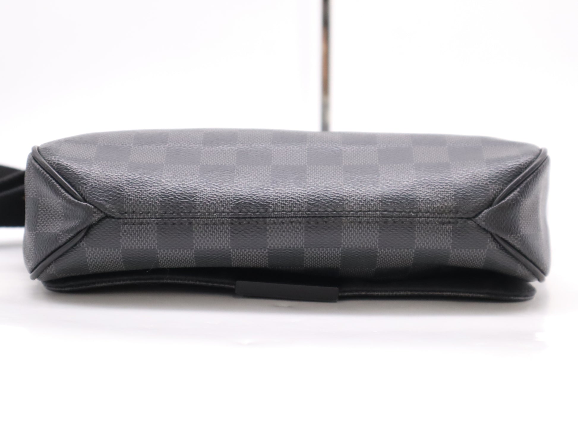 LOUIS VUITTON N41260? Damier Graphite District PM Shoulder Bag